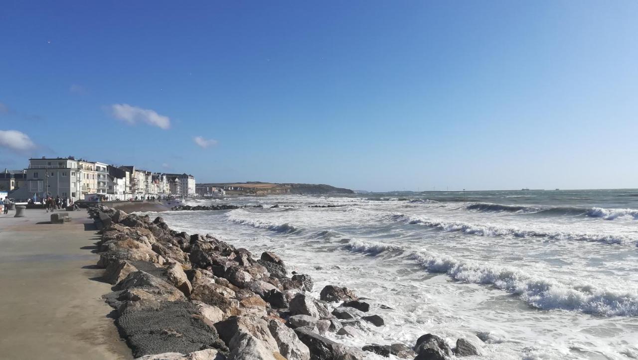 L'estivalière Face à La Wimereux